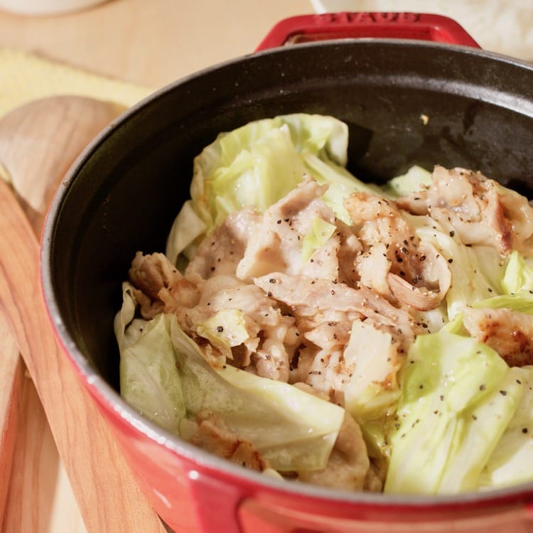 塩バターで炒める、豚肉とキャベツの炒めもの(5人分)