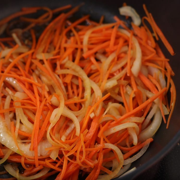 自然の甘み、人参と玉ねぎのきんぴら(1人分)