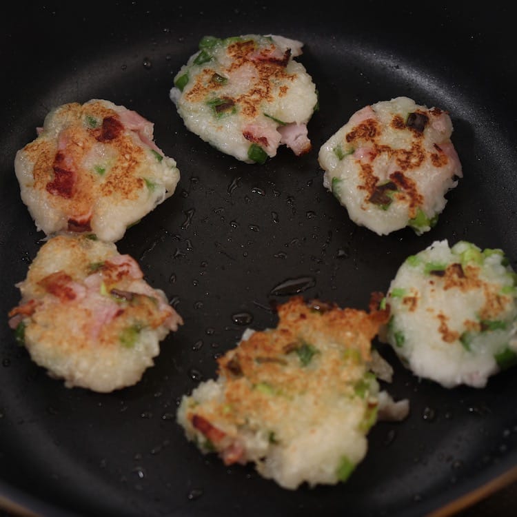 おかずにもおつまみにも。大根もち(4人分)