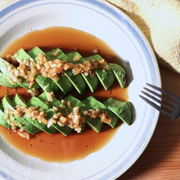 香味だれがきいた、シンプルなアボカドスライス(5~6人分)