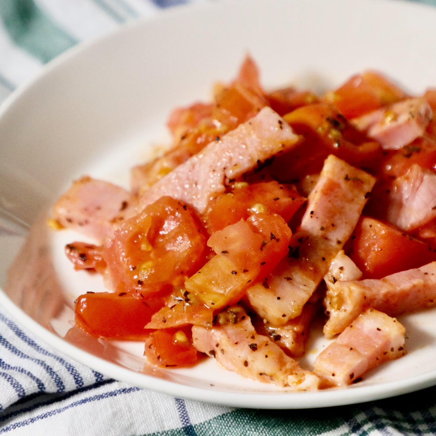 こってりさっぱり、ベーコンとトマトの炒め物(5人分)