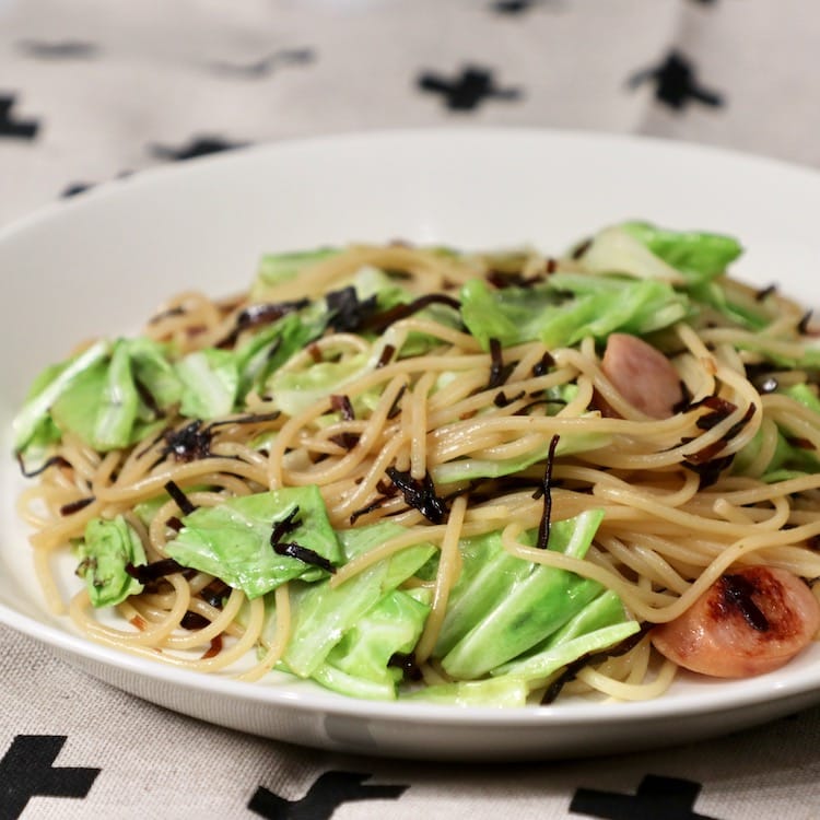 塩こんぶとキャベツのスパゲティー(2人分)