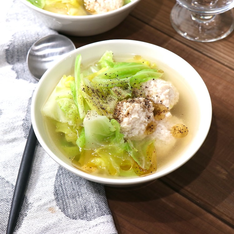 鶏だんごとキャベツの旨味がギュッとつまった、食べるうま塩スープ(5人分)