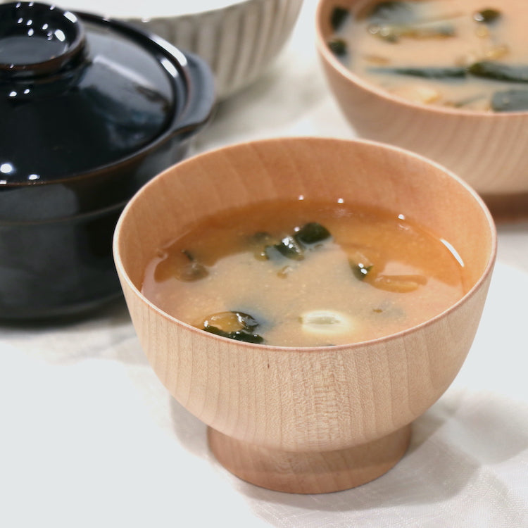 ワカメと玉ねぎの、ごく普通の味噌汁(5人分)