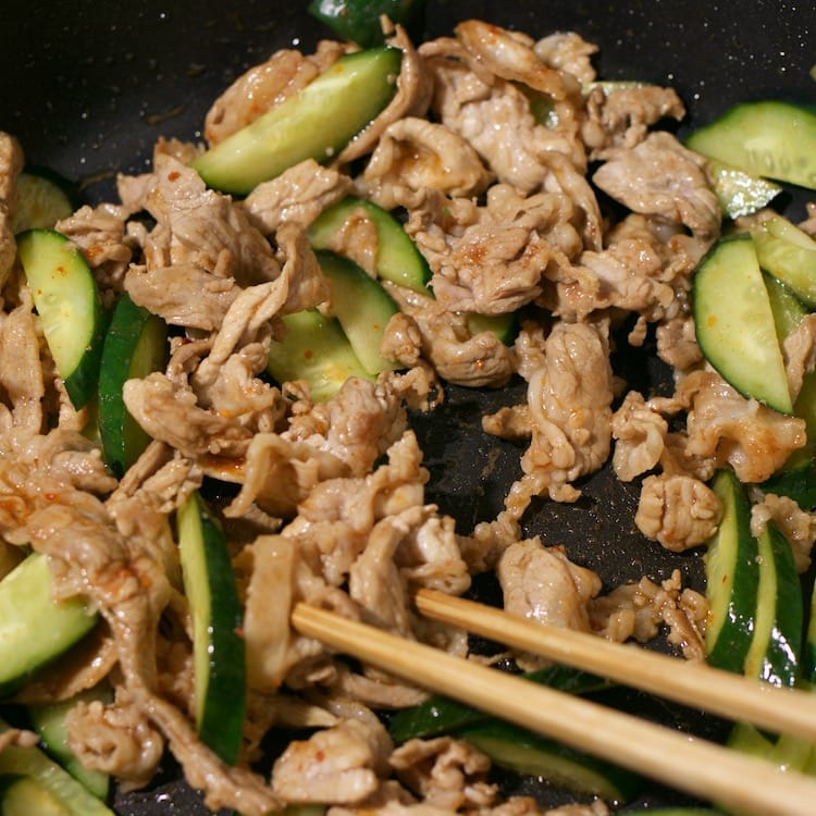 お手軽、豚肉ときゅうりのしょうが炒め(5人分)