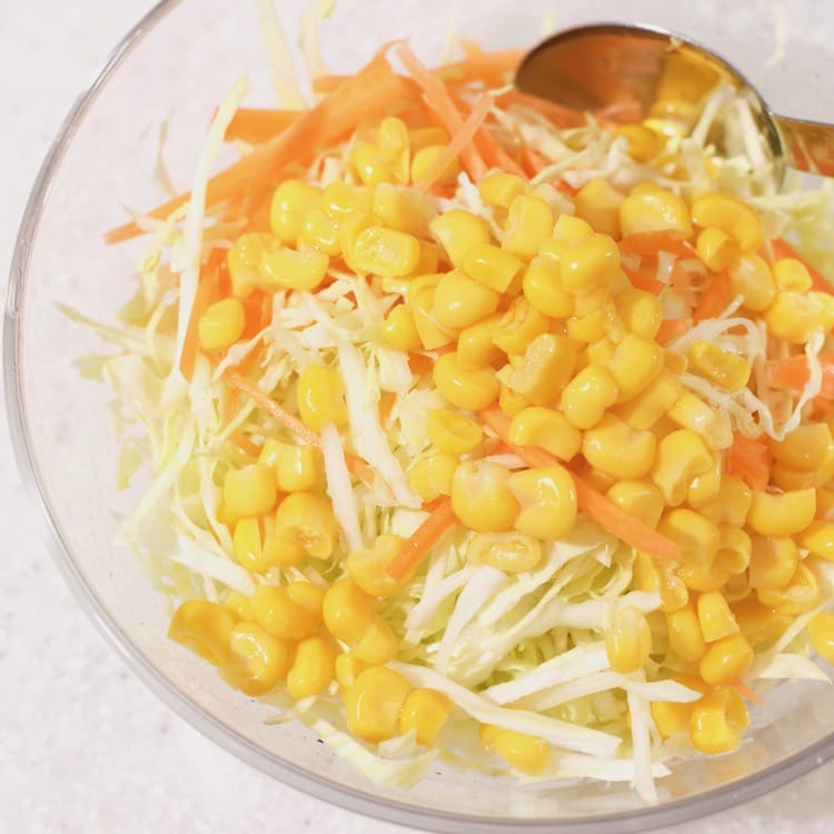 シンプルなコールスローサラダ(2人分)