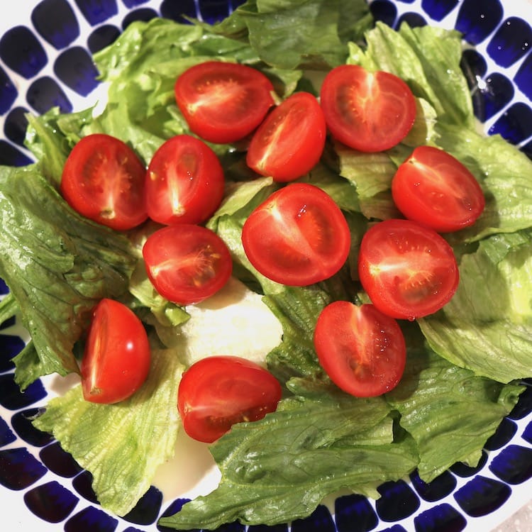 トマトとレタスと粉チーズのサラダ(5人分)