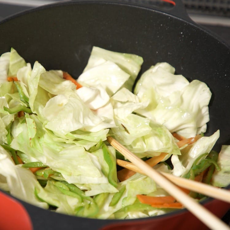 シャキッとしっかり、肉野菜炒め（4人分）