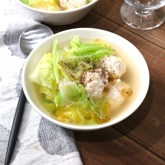 鶏だんごとキャベツの旨味がギュッとつまった、食べるうま塩スープ（5人分）
